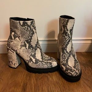 Steve Madden boots in snakeskin print (size 6.5)